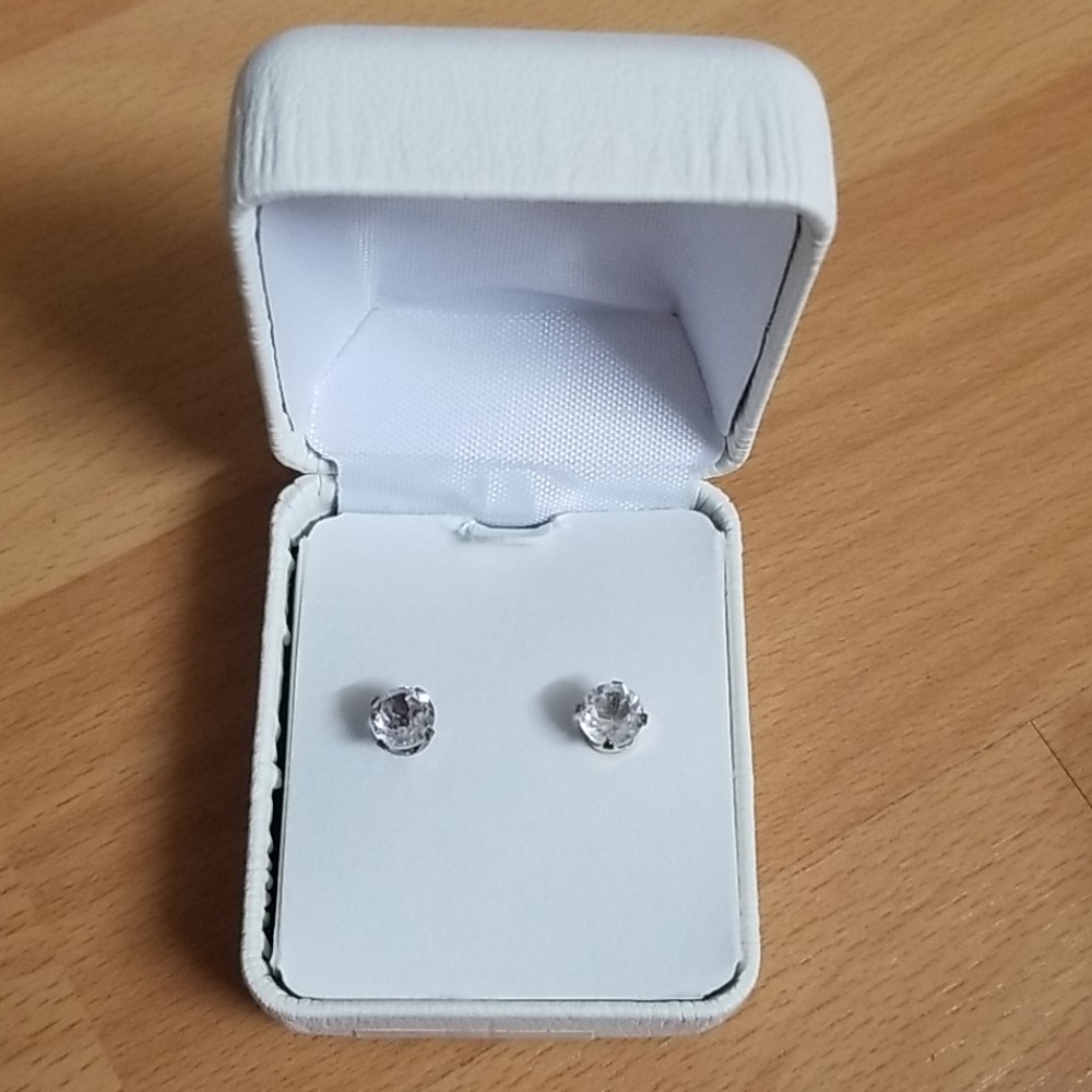 Diamomd earrings